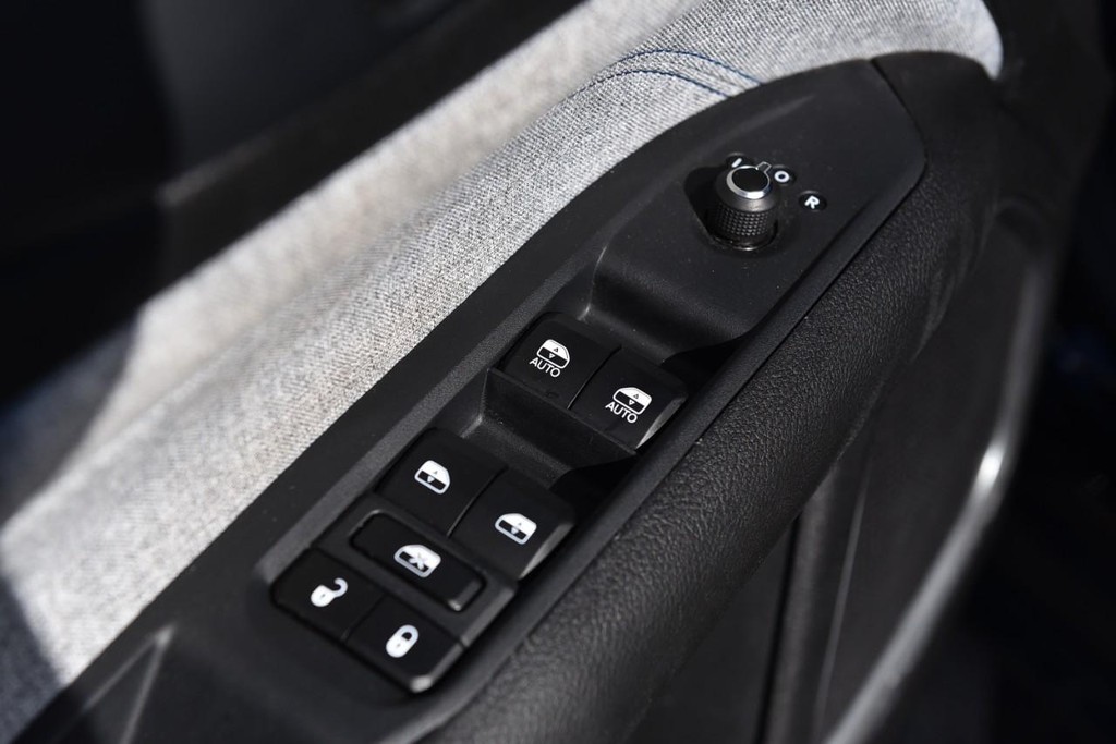 Jeep Compass Vehicle Image 08