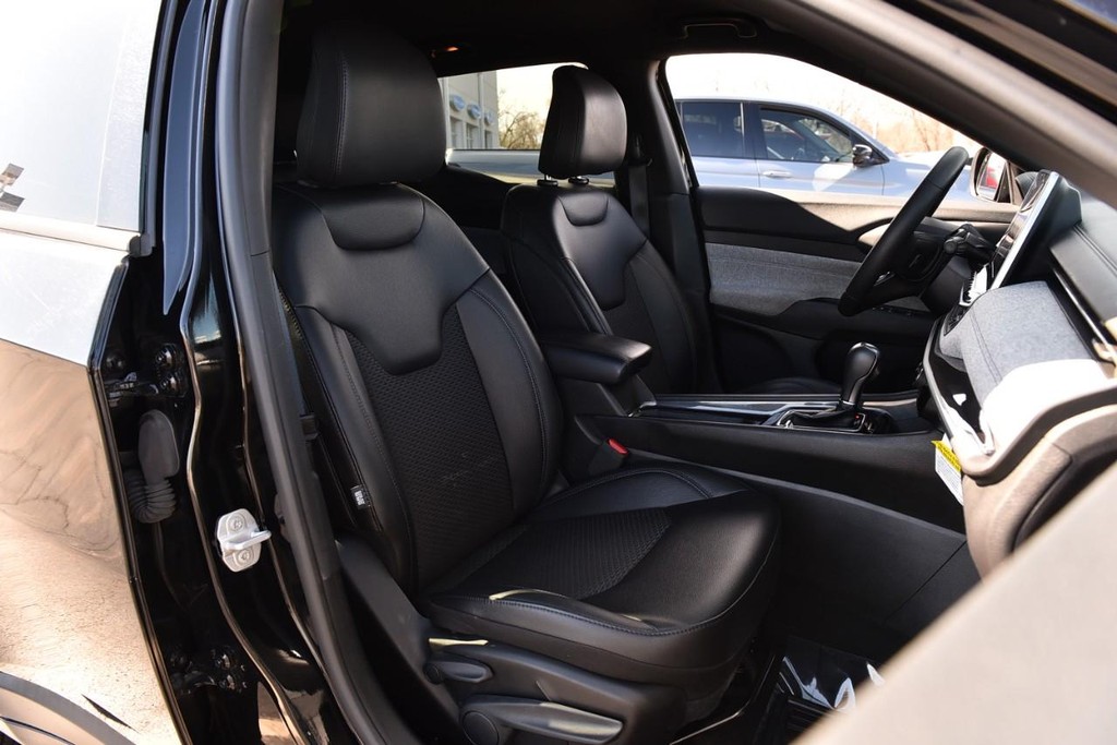 Jeep Compass Vehicle Image 22