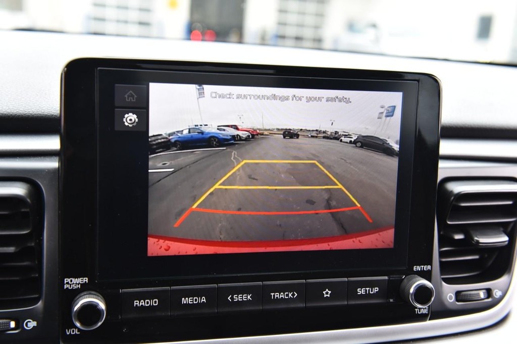 Kia Rio Vehicle Image 11