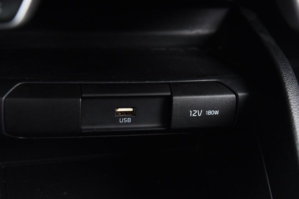 Kia Rio Vehicle Image 14