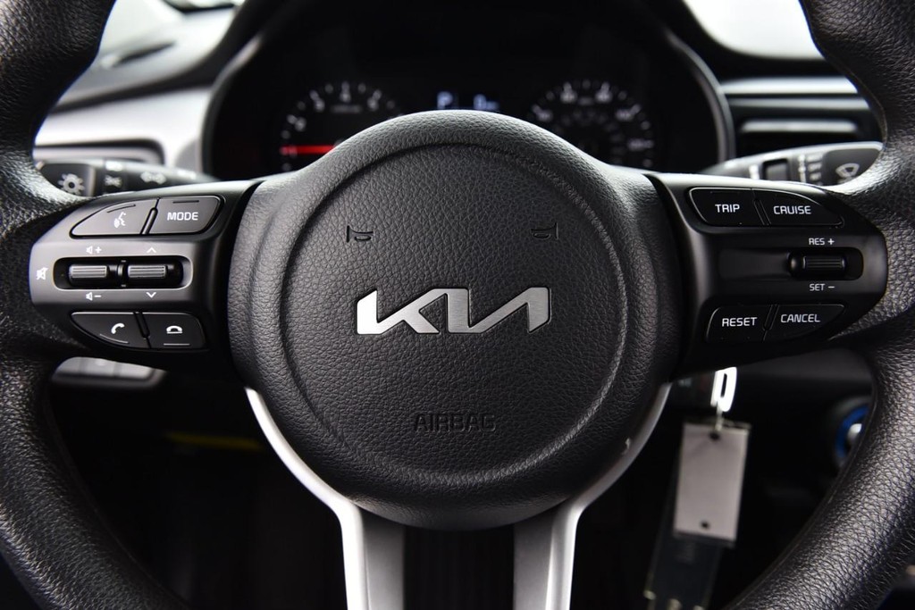 Kia Rio Vehicle Image 16