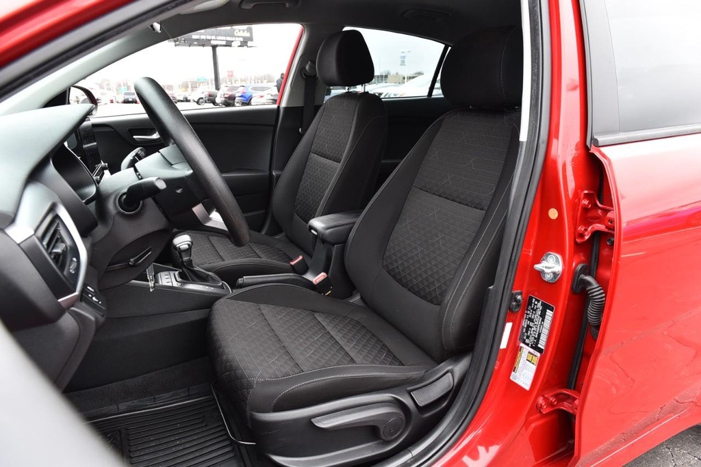 Kia Rio Vehicle Image 17