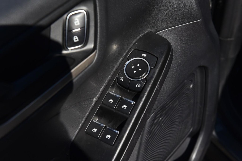 Ford Escape Vehicle Image 08