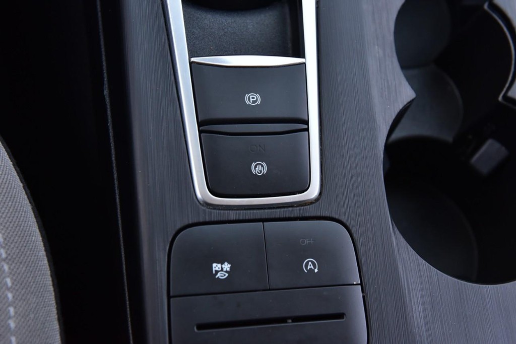 Ford Escape Vehicle Image 17