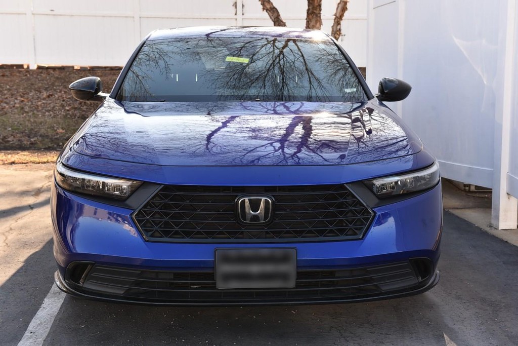 Honda Accord Hybrid Vehicle Full-screen Gallery Image 3