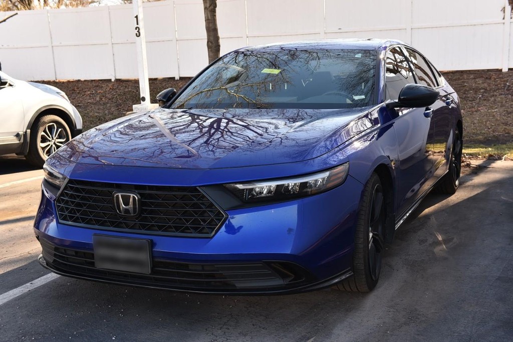 Honda Accord Hybrid Vehicle Full-screen Gallery Image 4