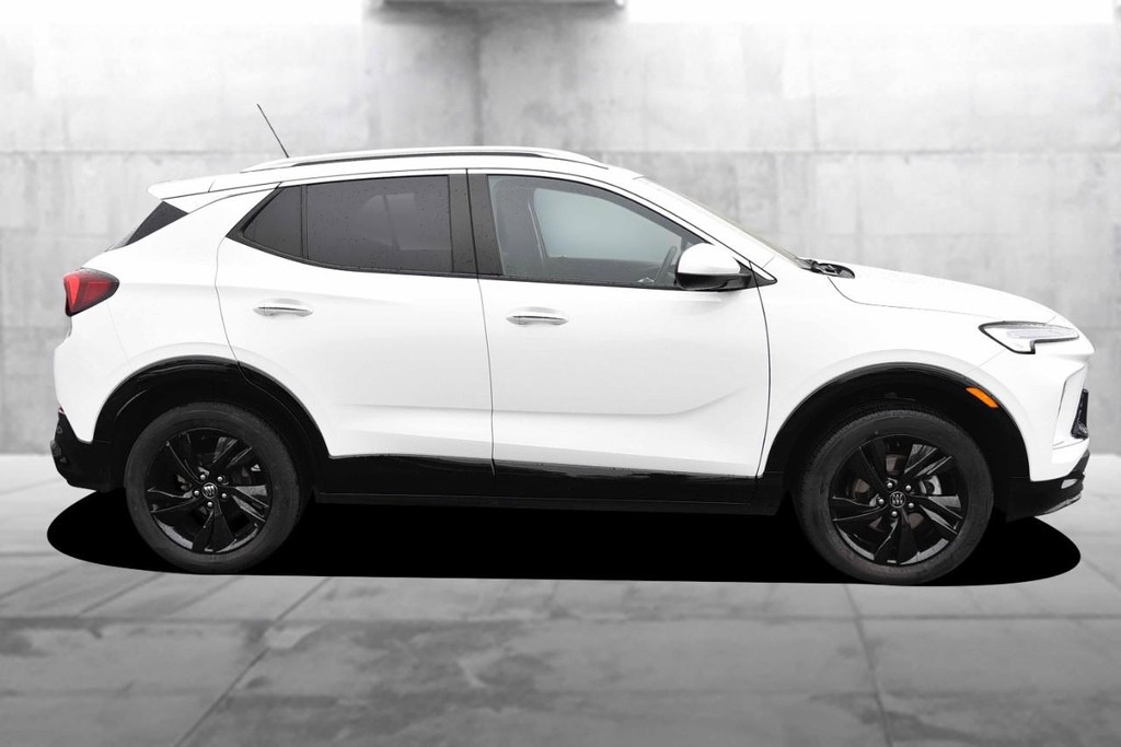 Buick Encore GX Vehicle Full-screen Gallery Image 05