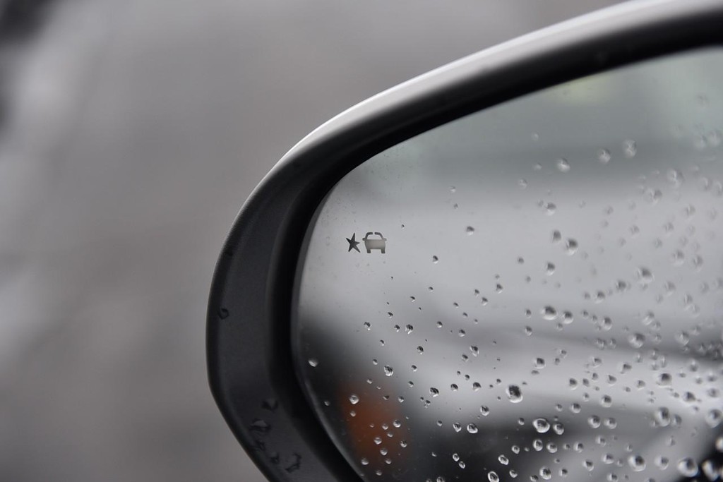 Buick Encore GX Vehicle Full-screen Gallery Image 09