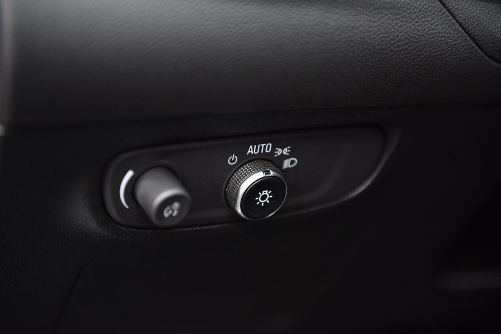 Buick Encore GX Vehicle Full-screen Gallery Image 10