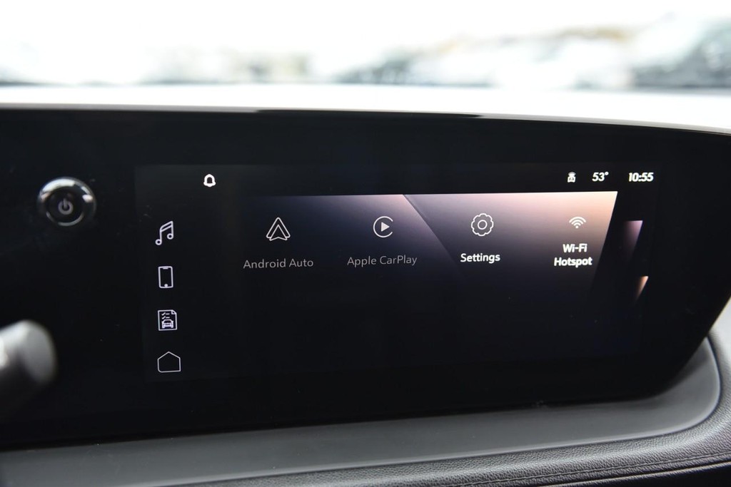 Buick Encore GX Vehicle Full-screen Gallery Image 12