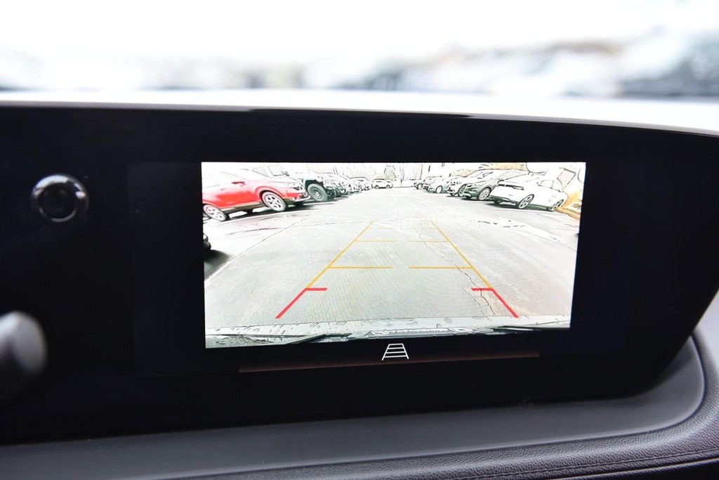 Buick Encore GX Vehicle Full-screen Gallery Image 13