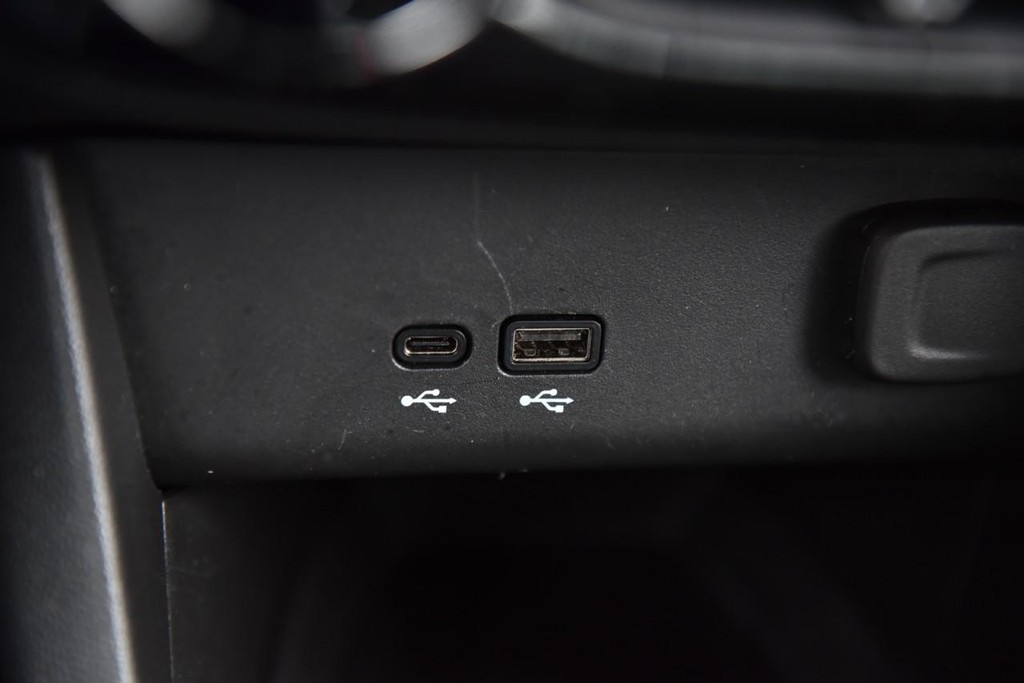 Buick Encore GX Vehicle Full-screen Gallery Image 15