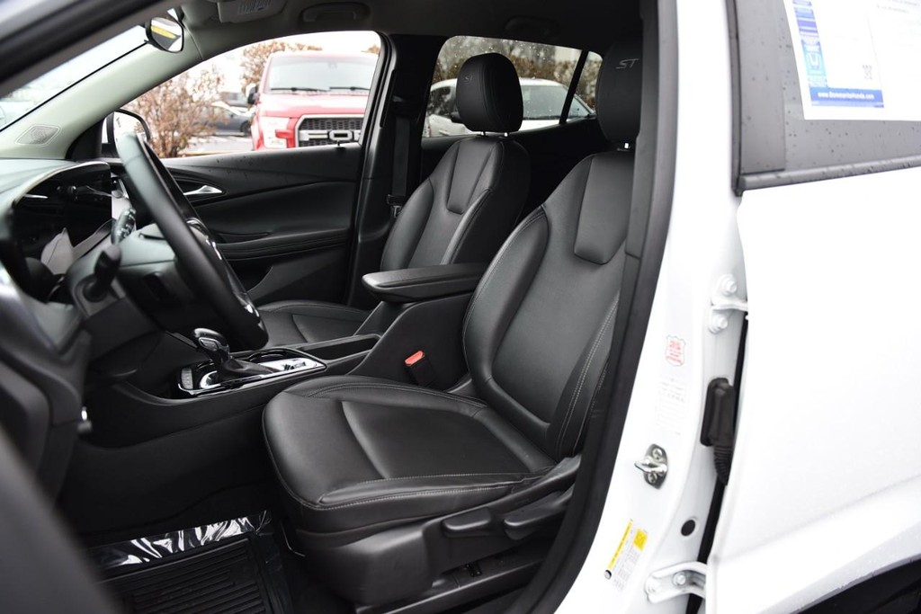 Buick Encore GX Vehicle Full-screen Gallery Image 19