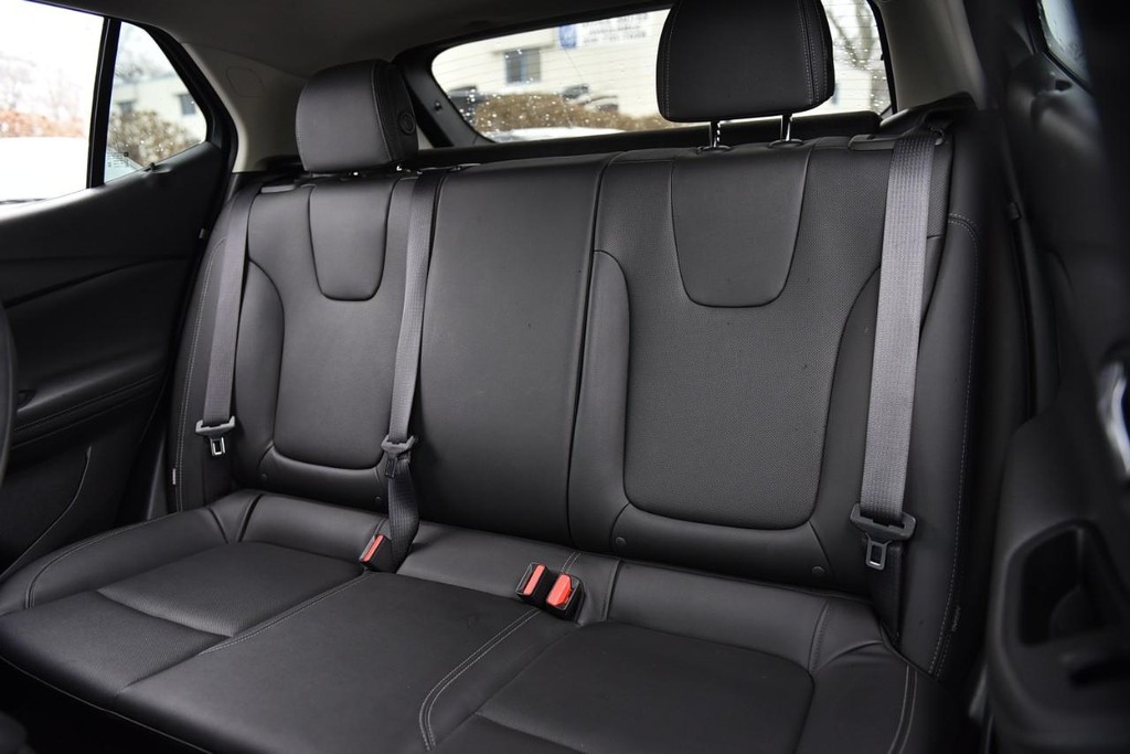 Buick Encore GX Vehicle Full-screen Gallery Image 21