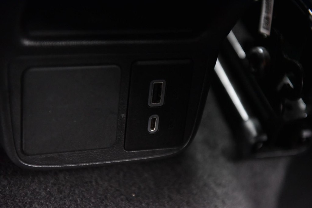 Buick Encore GX Vehicle Full-screen Gallery Image 22