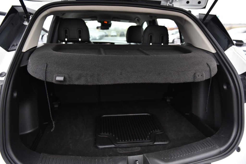 Buick Encore GX Vehicle Full-screen Gallery Image 23