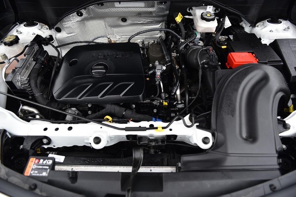 Buick Encore GX Vehicle Full-screen Gallery Image 24