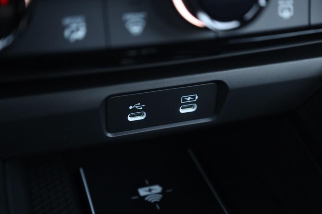 Honda Accord Hybrid Vehicle Image 16