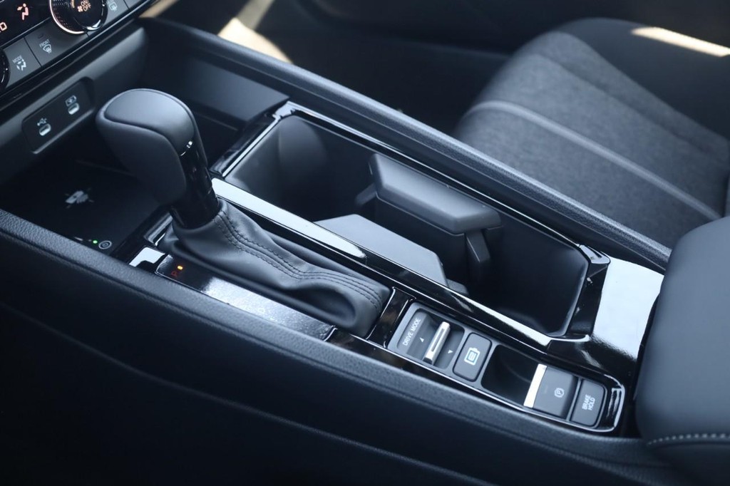 Honda Accord Hybrid Vehicle Image 17