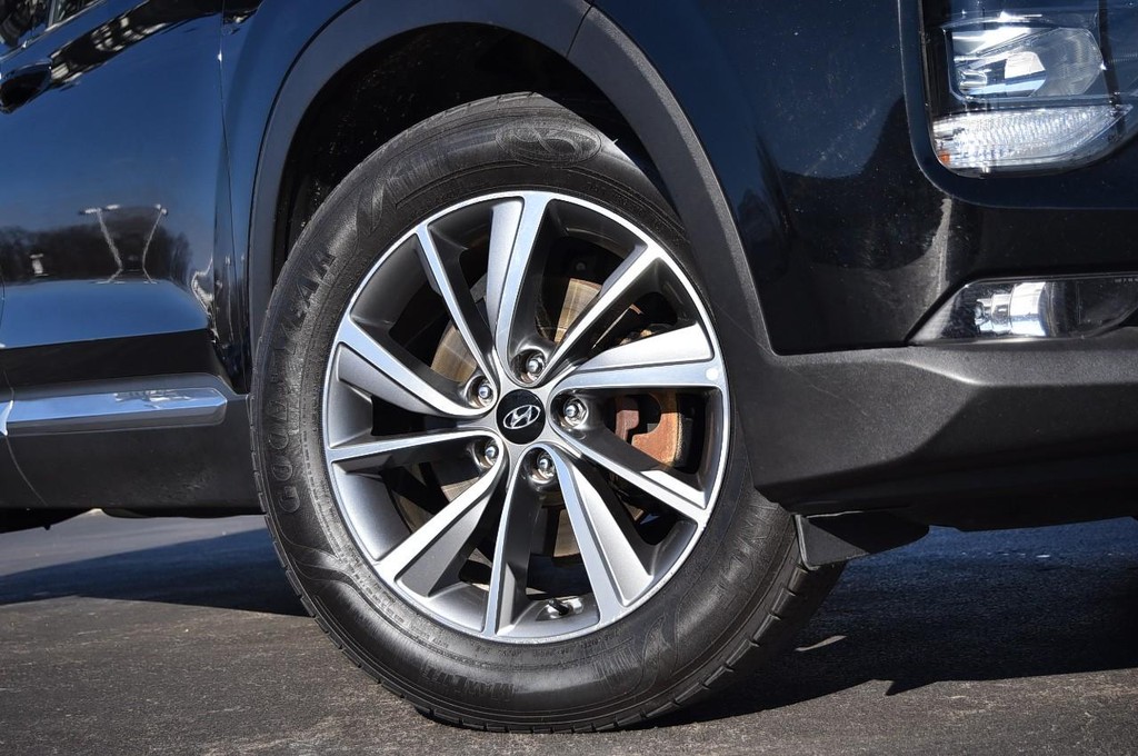 Hyundai Santa Fe Vehicle Image 03