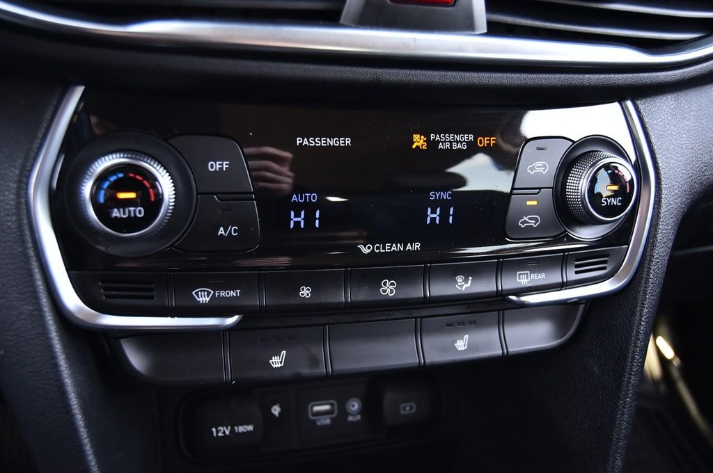 Hyundai Santa Fe Vehicle Image 15