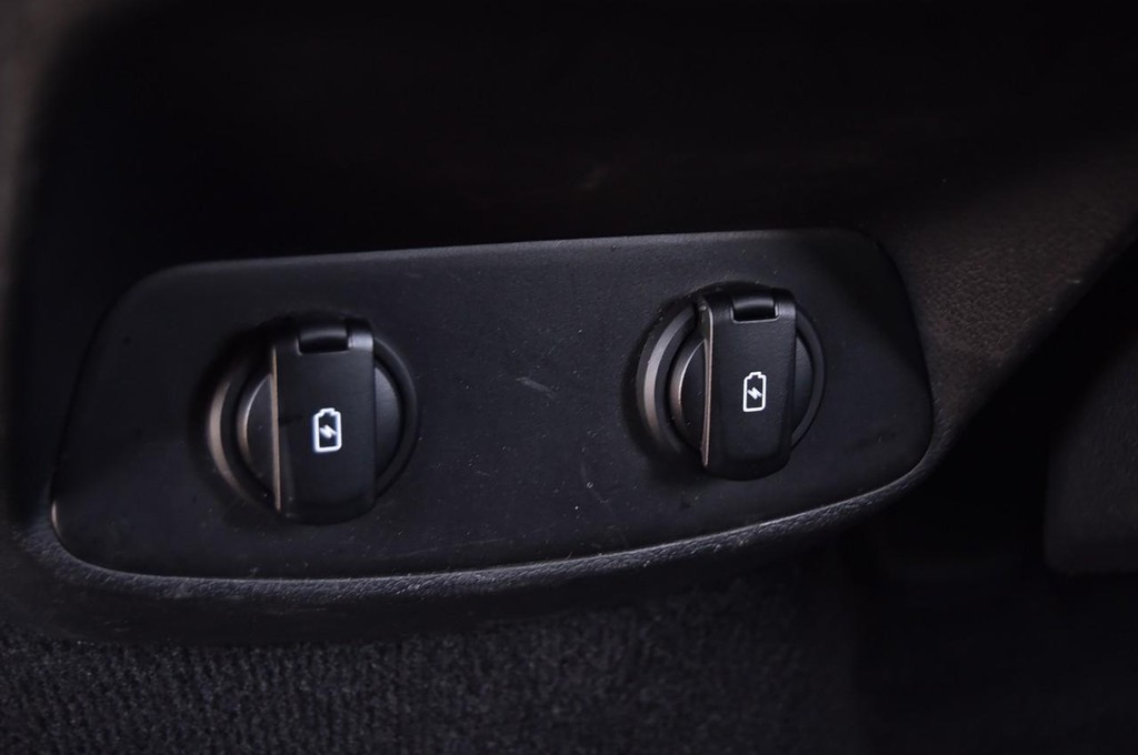 Hyundai Santa Fe Vehicle Image 24