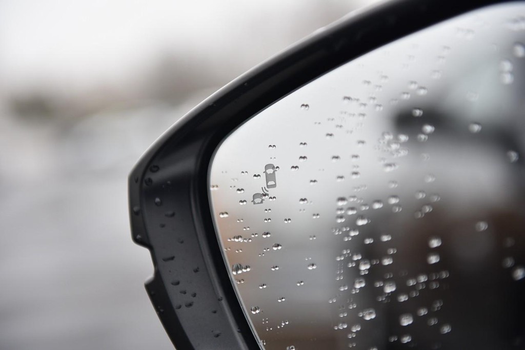 Honda Civic Hatchback Vehicle Image 09