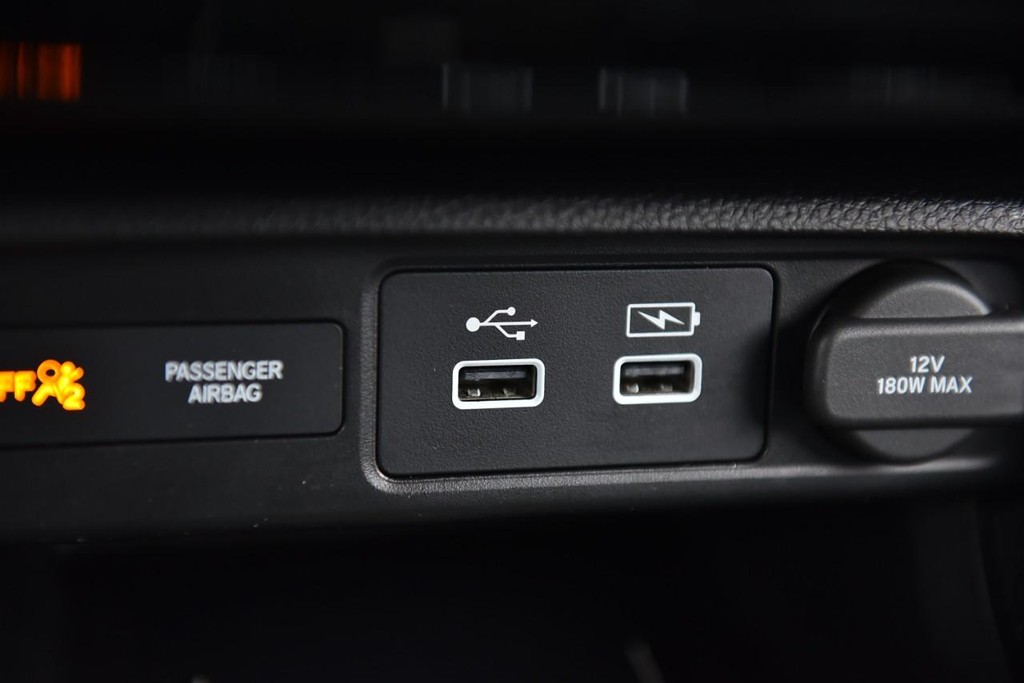 Honda Civic Hatchback Vehicle Image 16