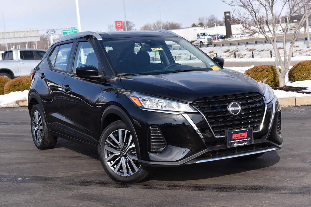 Nissan Kicks Vehicle Image 02