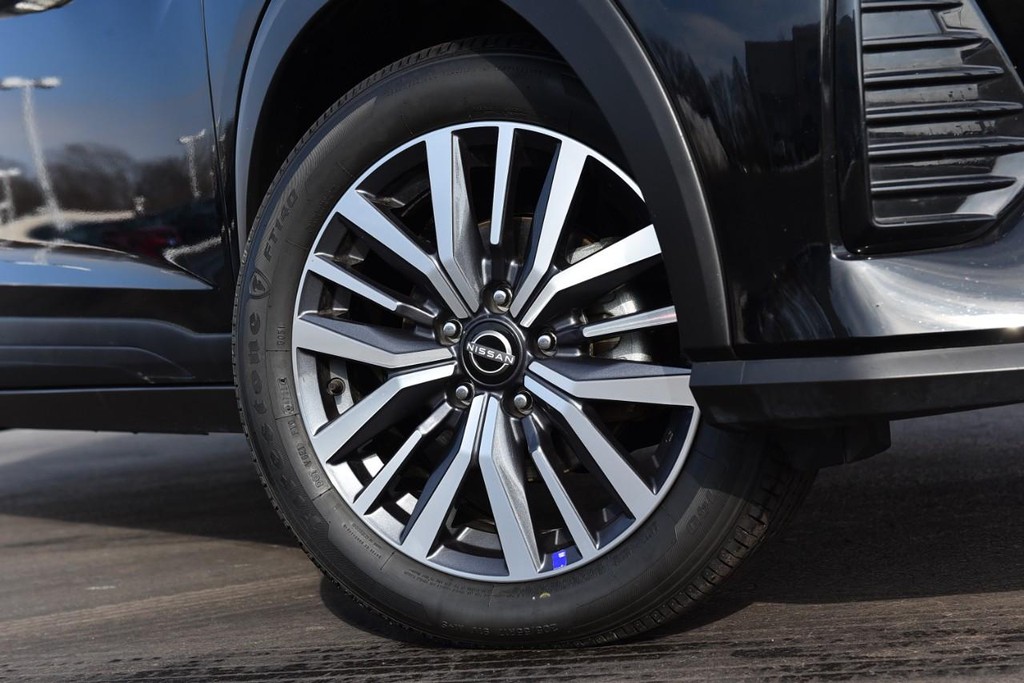 Nissan Kicks Vehicle Image 03