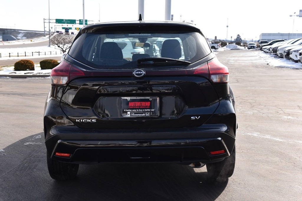 Nissan Kicks Vehicle Image 06