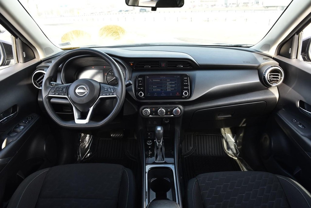 Nissan Kicks Vehicle Image 07