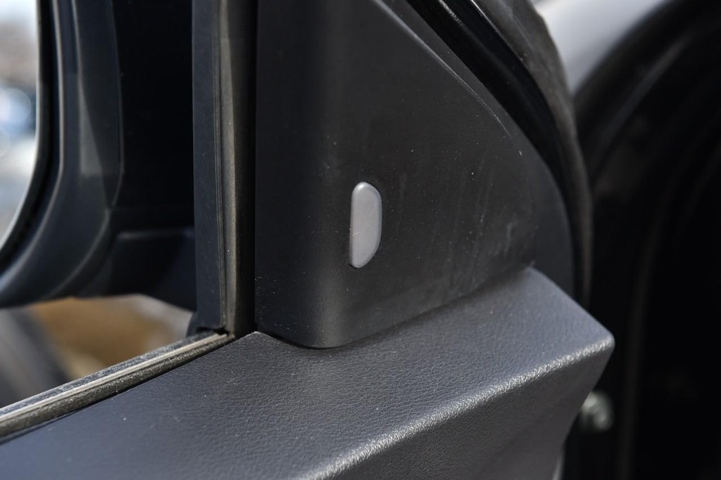 Nissan Kicks Vehicle Image 09