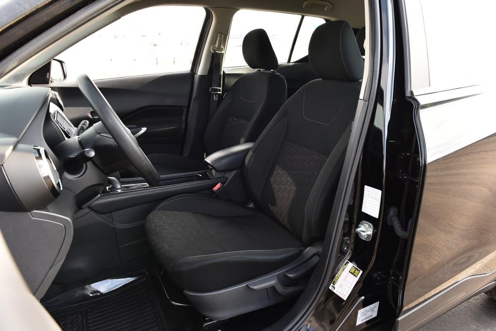 Nissan Kicks Vehicle Image 17