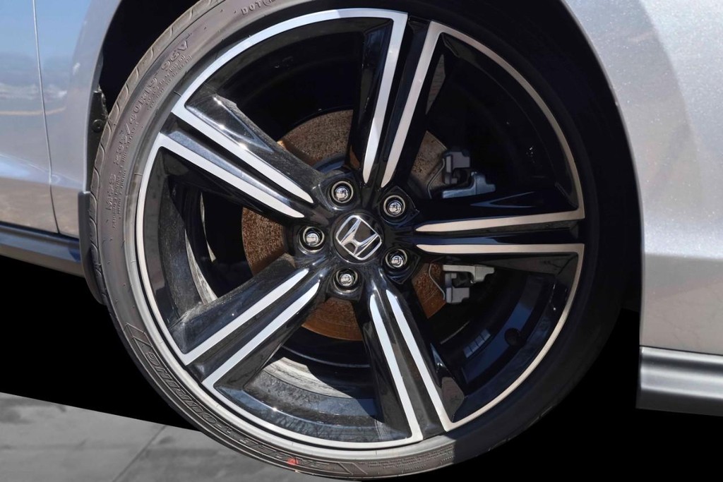 Honda Accord Hybrid Vehicle Full-screen Gallery Image 3