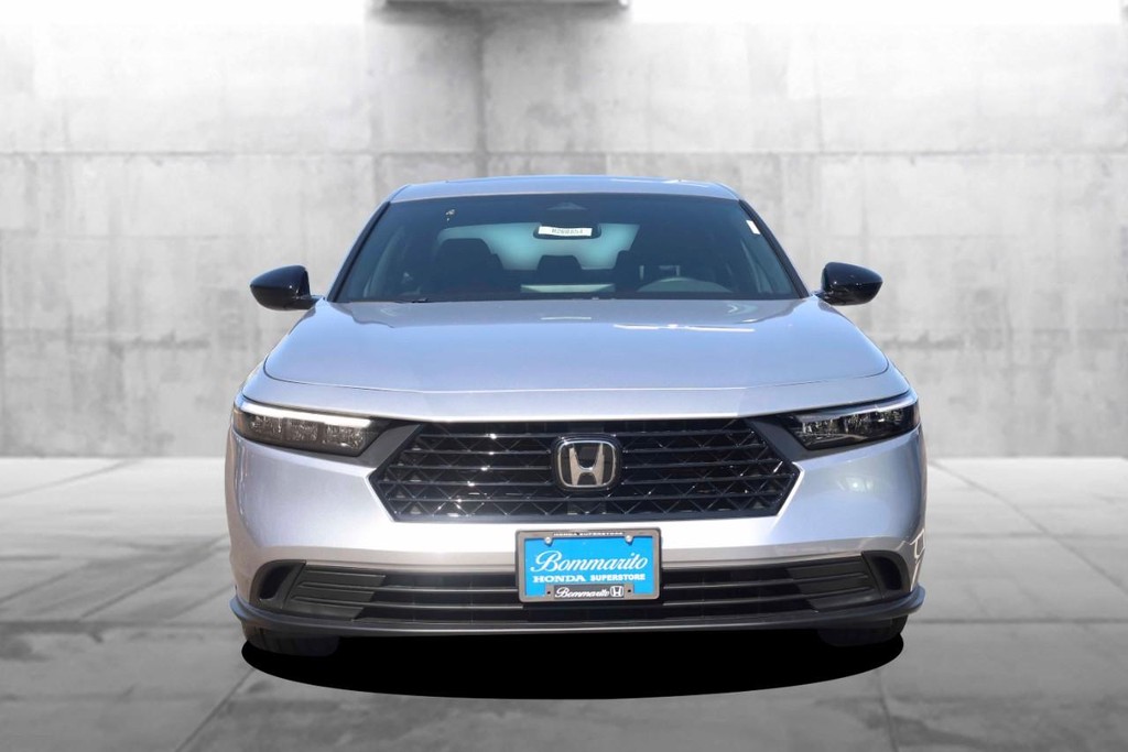 Honda Accord Hybrid Vehicle Full-screen Gallery Image 4