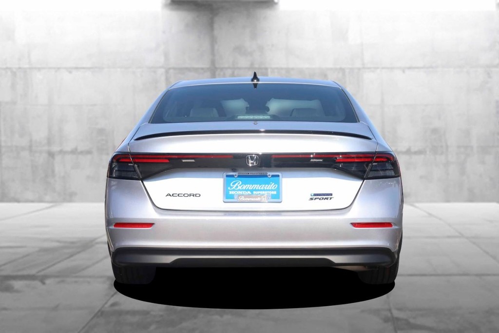 Honda Accord Hybrid Vehicle Full-screen Gallery Image 6