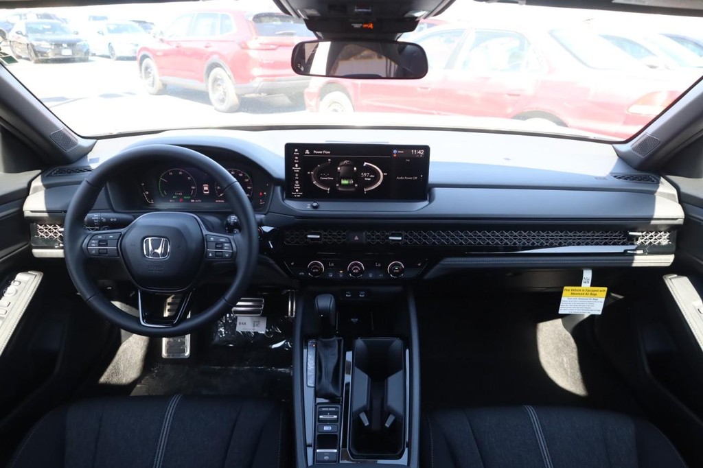 Honda Accord Hybrid Vehicle Full-screen Gallery Image 7
