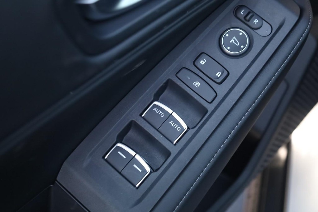 Honda Accord Hybrid Vehicle Full-screen Gallery Image 11