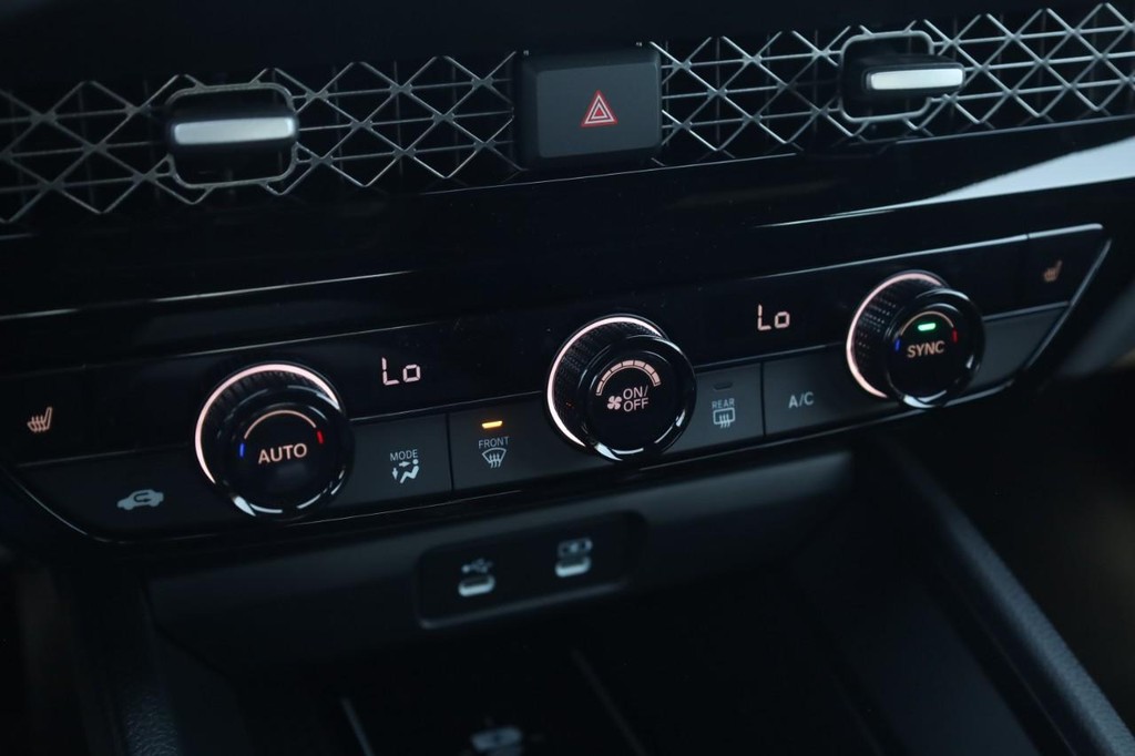 Honda Accord Hybrid Vehicle Full-screen Gallery Image 15