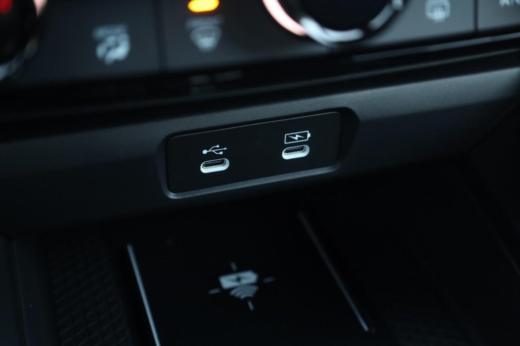 Honda Accord Hybrid Vehicle Full-screen Gallery Image 16