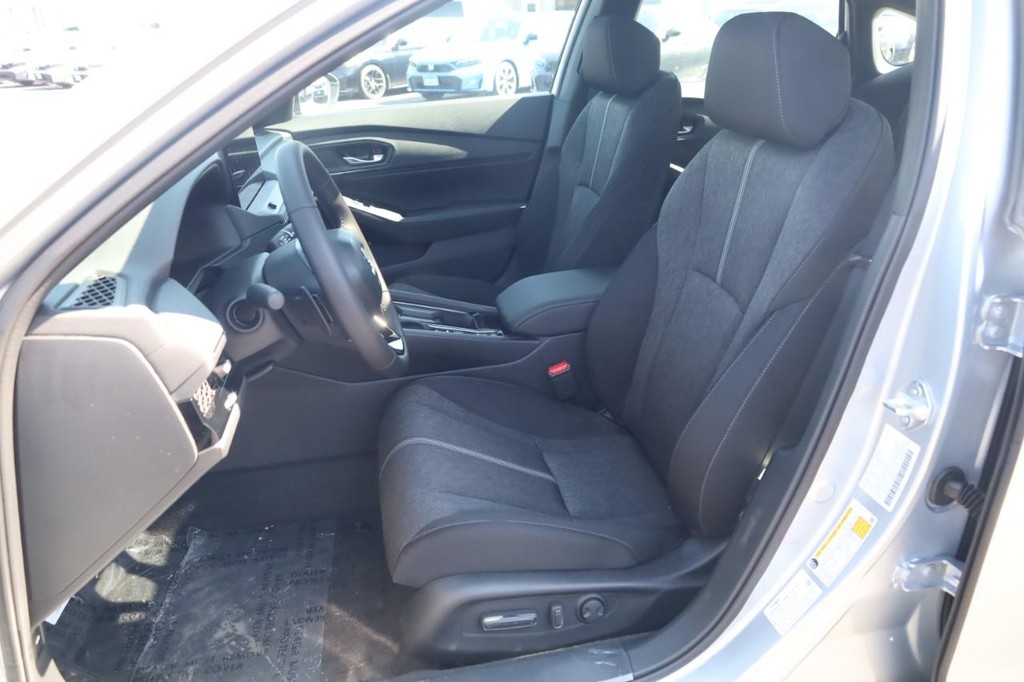 Honda Accord Hybrid Vehicle Full-screen Gallery Image 18