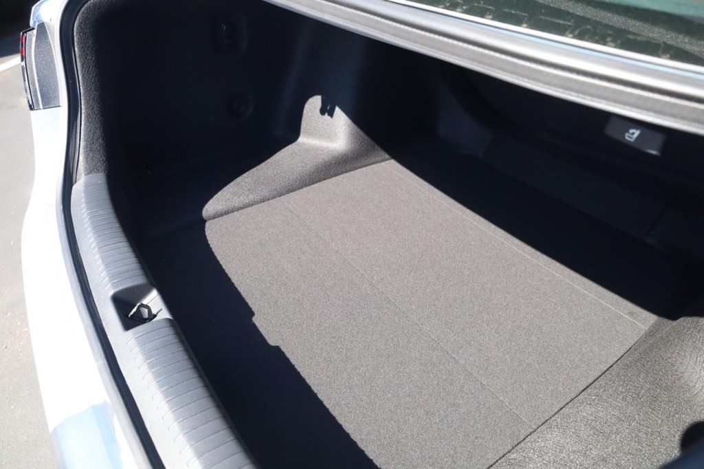 Honda Accord Hybrid Vehicle Full-screen Gallery Image 22