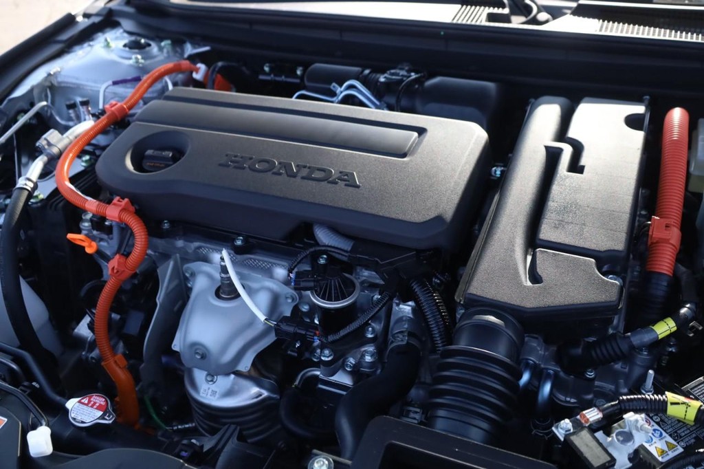 Honda Accord Hybrid Vehicle Full-screen Gallery Image 23
