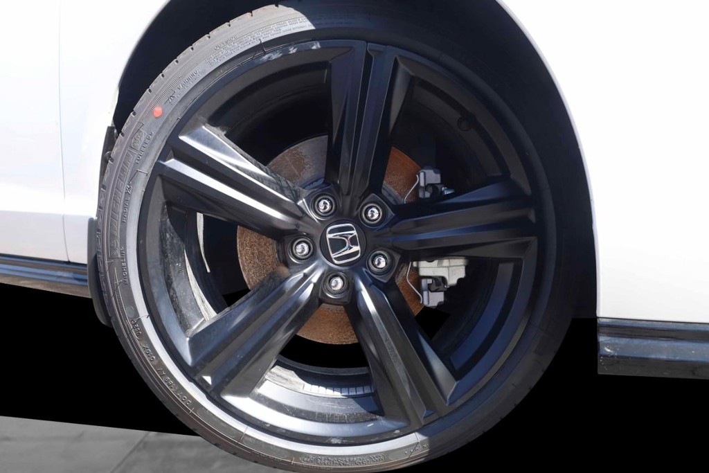 Honda Accord Hybrid Vehicle Full-screen Gallery Image 3