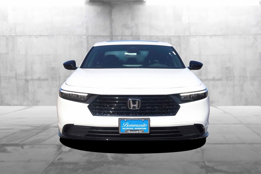 Honda Accord Hybrid Vehicle Full-screen Gallery Image 4