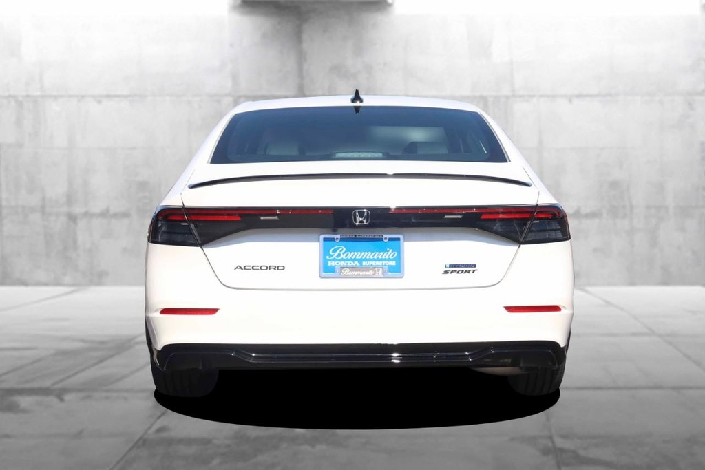 Honda Accord Hybrid Vehicle Full-screen Gallery Image 6