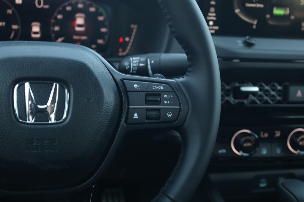 Honda Accord Hybrid Vehicle Full-screen Gallery Image 9