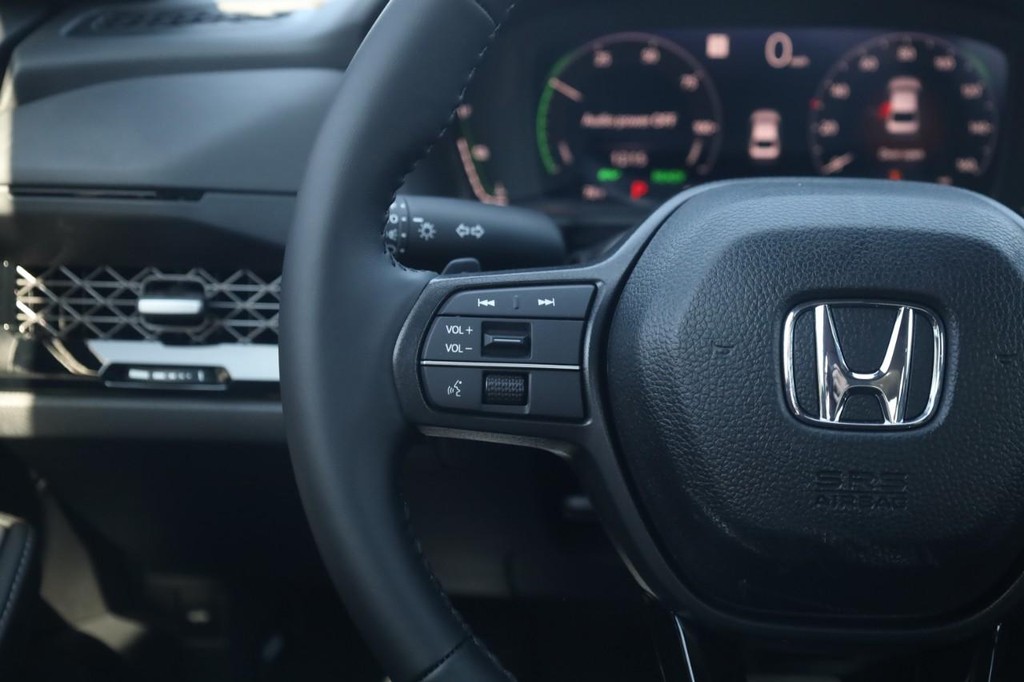 Honda Accord Hybrid Vehicle Full-screen Gallery Image 10