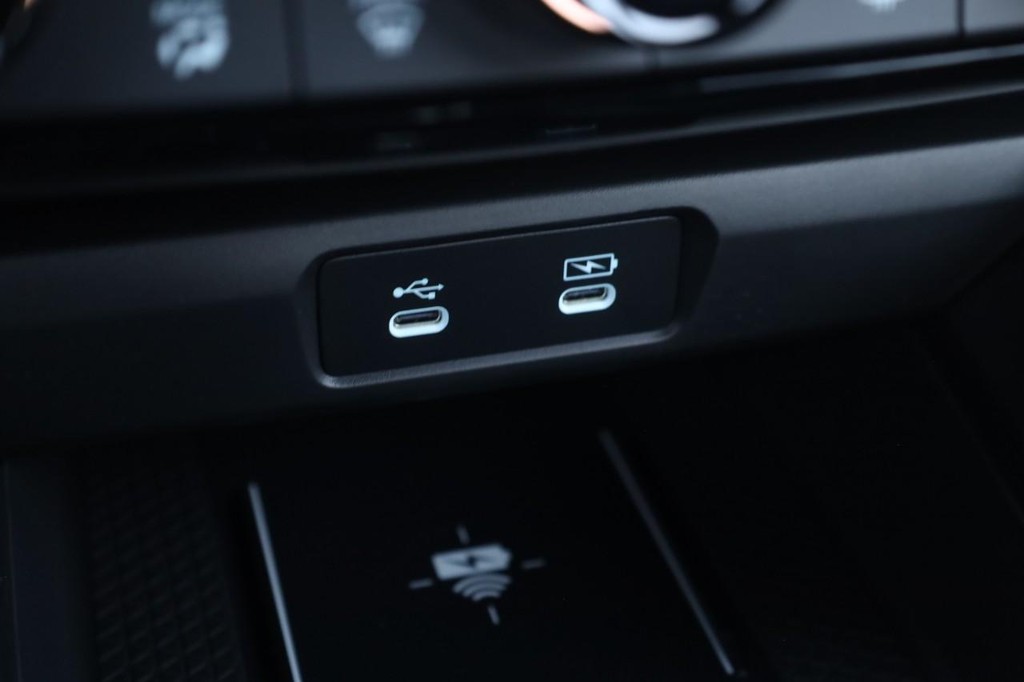 Honda Accord Hybrid Vehicle Full-screen Gallery Image 17